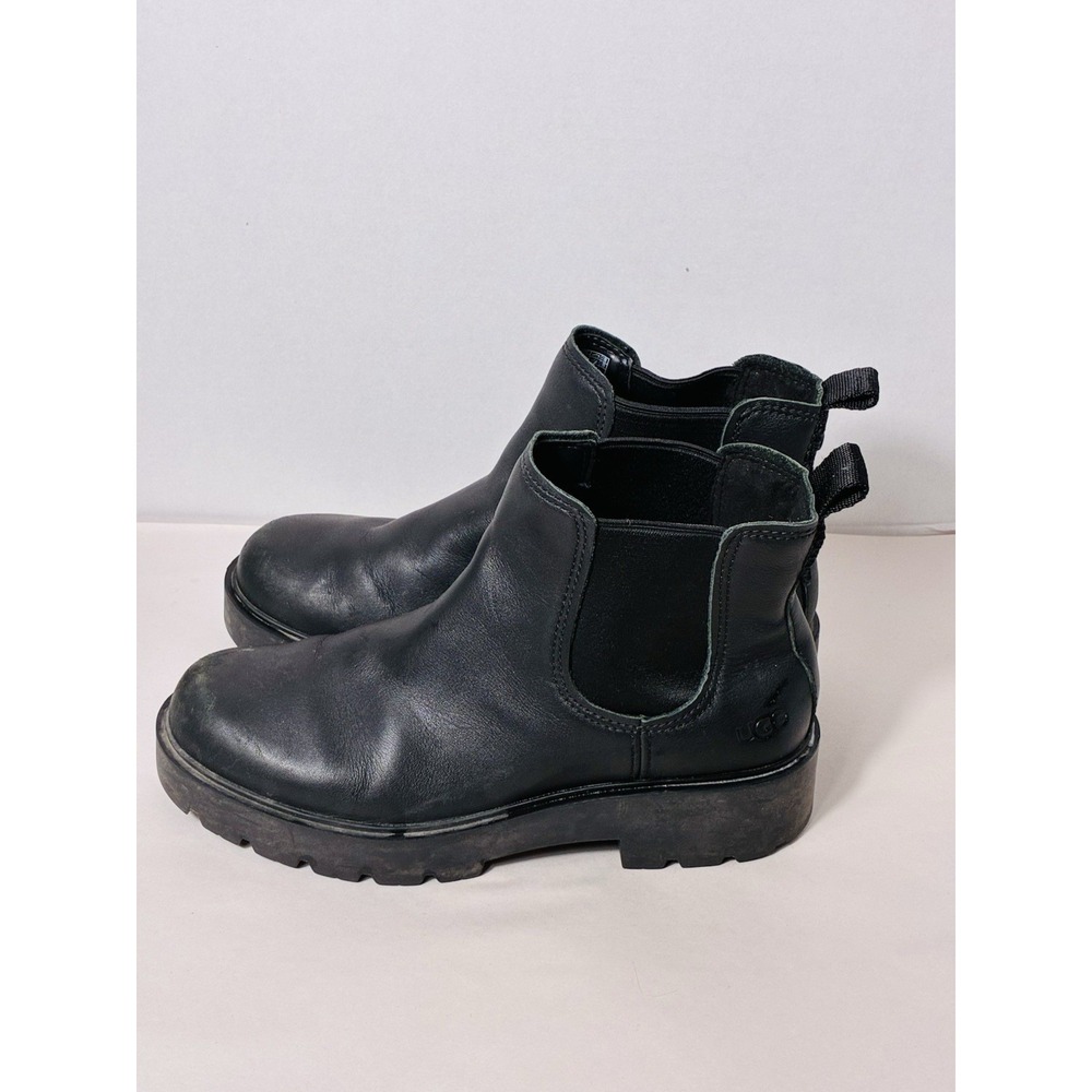 UGG Womens Markstrum Chelsea Boots Size 9.5 Black Leather Chunky Lug Sole Bootie